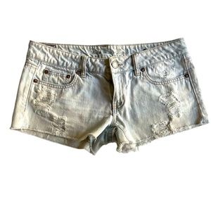 American Eagle - Live Your Life Shorts -
Size 8
